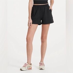 Vuori Boyfriend shorts